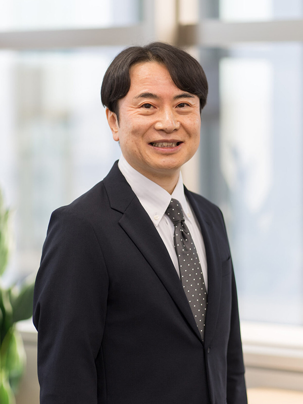 社会保険労務士／特定行政書士 労務法務部　部長<br>秋山 直文（アキヤマ　ナオブミ）