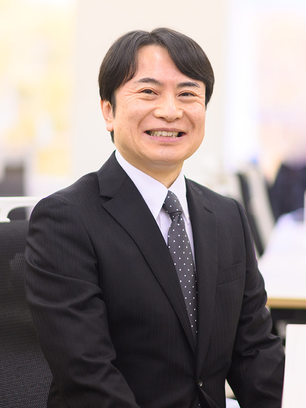 社会保険労務士／行政書士 労務法務部　部長<br>秋山 直文（アキヤマ　ナオブミ）